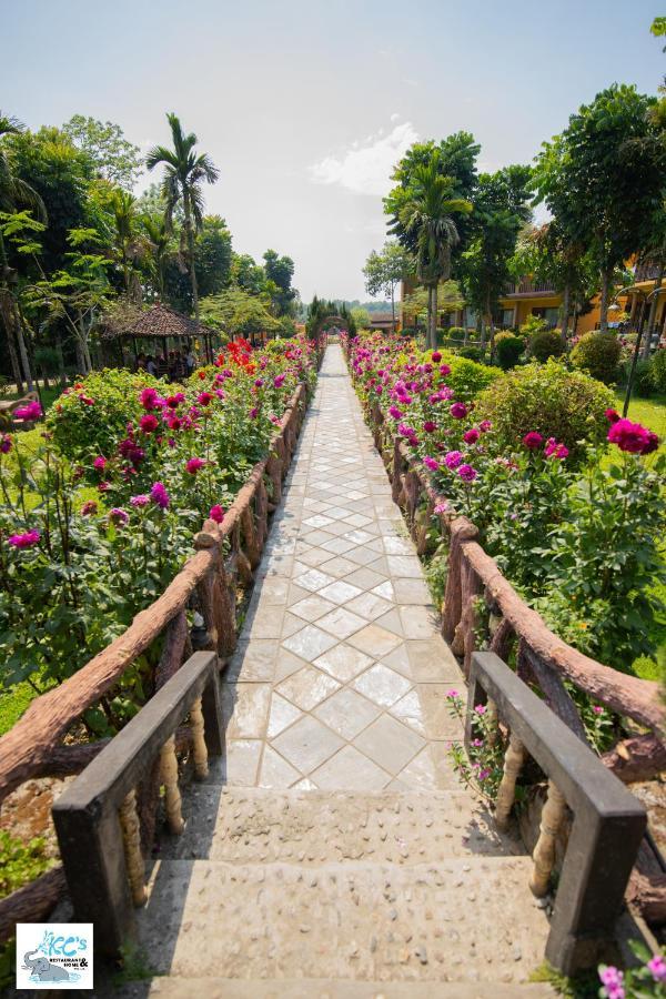 Kc'S Home Sauraha Exterior foto