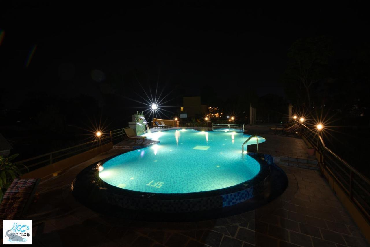 Kc'S Home Sauraha Exterior foto